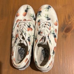 Vans Off The Wall Pineapple Print Lace Up Sneakers | Size 7